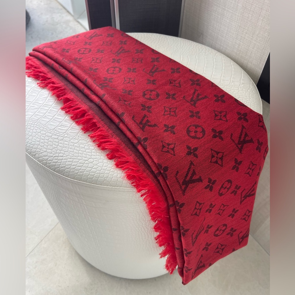 Louis Vuitton Red and Black Monogram shawl,  💯 authentic - Picture 3 of 14